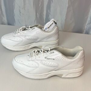 Men’s White Athletic Shoes v2272